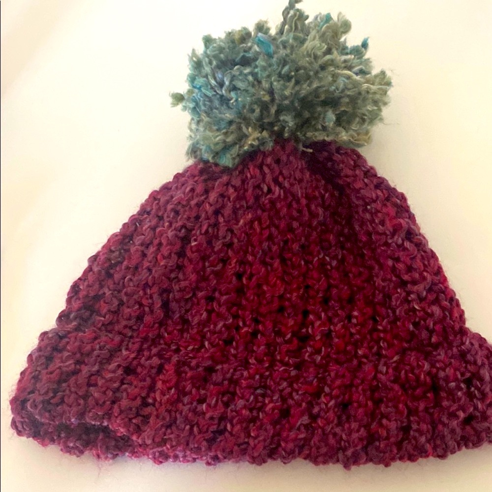 (1x) HANDMADE *Cozy* Knit Woman’s Beanie W Pom Pom - Red and Green